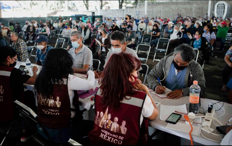 En el Parque San Jacinto, se inscribe a quienes lleguen sin importar el criterio para la Pensión del Bienestar. INFORMADOR/ARCHIVO