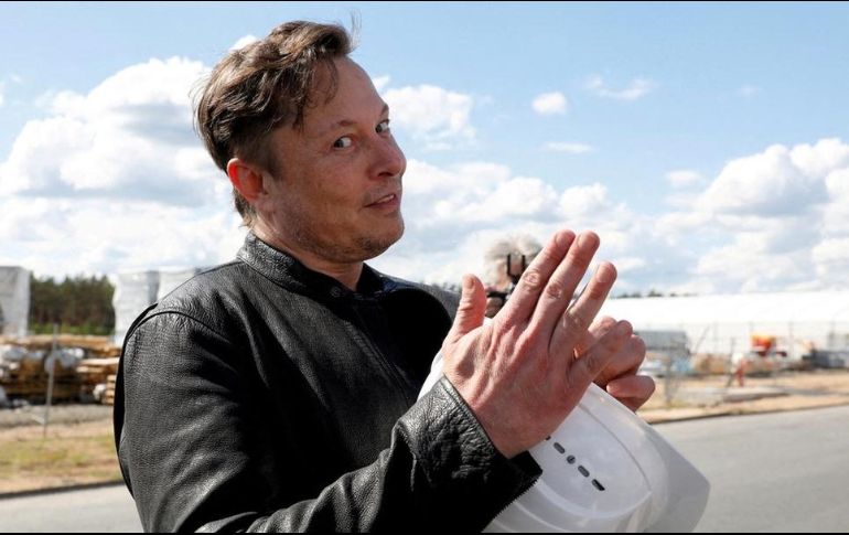 Elon Musk visita la construcción de la gigafábrica de Tesla en Gruenheide, cerca de Berlín, el 17 de mayo de 2021. REUTERS