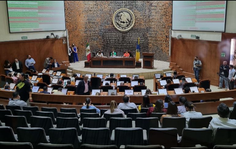 En sesión del pleno del Congreso estatal se presentó un dictamen que planteó remitir un exhorto al gobernador a conducirse dentro del marco legal que regula el desarrollo de las consultas populares.EL INFORMADOR/R. Rivas