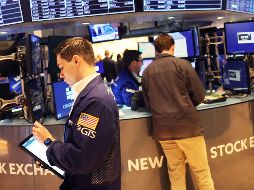 Al cierre de las operaciones en la Bolsa de Nueva York, el Dow Jones sumó 614.46 puntos, hasta 33 mil 916.39 unidades. AFP/M. Santiago