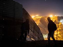 El título 42 implica que EU deporta automáticamente a la mayoría de los inmigrantes indocumentados que llegan a su frontera sur, sin darles la oportunidad de solicitar asilo. NTX / ARCHIVO