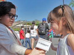 El reportero Mateo Alonso entrevistó a niñas y niños en el Centro de Guadalajara. EL INFORMADOR/ A. CAMACHO