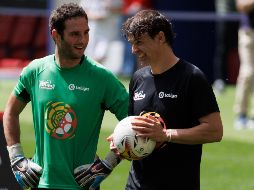 El ex jugador del Real Madrid asistió a un juego de leyendas de La Liga donde jugaron contra algunos actores iberoamericanos, celebrado en el estadio Wanda Metropolitano. EFE / S. Pérez