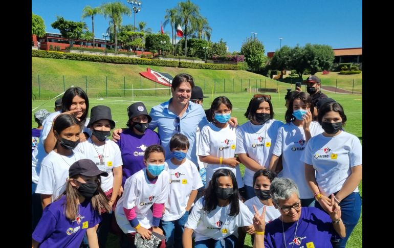 La gran mayoría se alegró de poder jugar un partido de futbol, con la sorpresa de tener como invitado especial al ex futbolista del Atlas, Bruno Marioni. EL INFORMADOR / M. Navarro