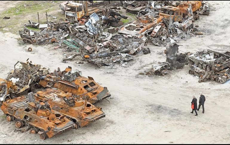 Autoridades ucranianas siguen buscando evidencias del paso del Ejército ruso en las inmediaciones de la ciudad de Bucha. AP/E. Morenatti
