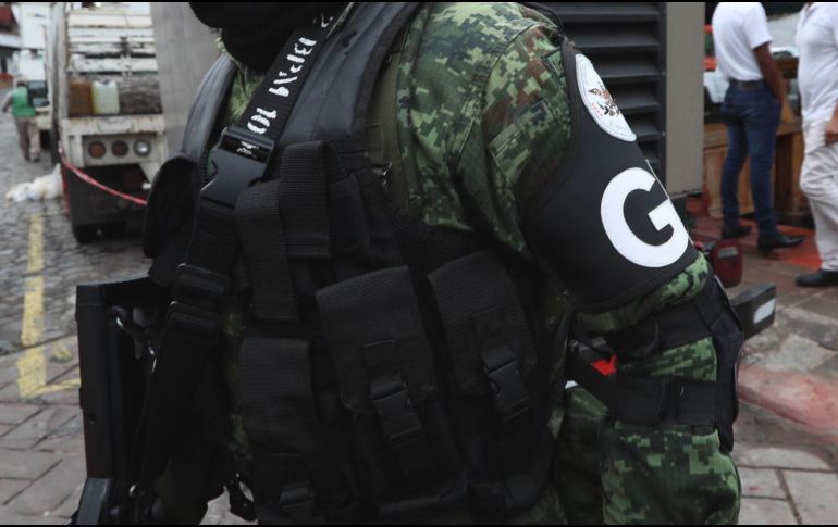 Elementos de la GN realizaban un patrullaje cuando vieron a dos vehículos estacionados en un camino de terracería, quienes presuntamente se retiraron de la zona al ver a los agentes, por lo que uno de ellos disparó contra los jóvenes. NTX / ARCHIVO