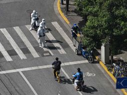 Las autoridades han comenzado a relajar de forma limitada un confinamiento en la ciudad que ha alterado la vida de millones de residentes y ha afectado al menos temporalmente a la economía de China. AFP / H. Retamal