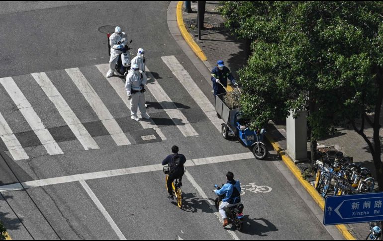 Las autoridades han comenzado a relajar de forma limitada un confinamiento en la ciudad que ha alterado la vida de millones de residentes y ha afectado al menos temporalmente a la economía de China. AFP / H. Retamal