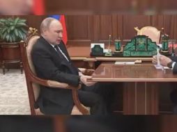 En el reciente video se puede ver un comportamiento inusual en el mandatario ruso, Vladímir Putin, lo dio mayor fuerza a los rumores. ESPECIAL