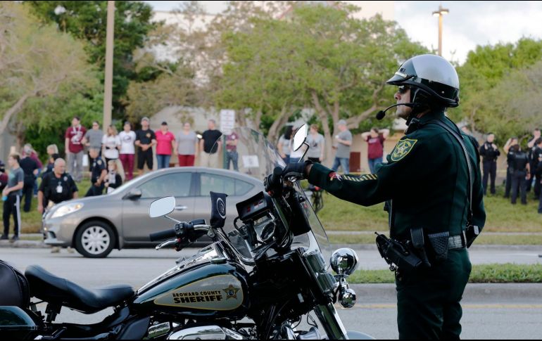 Apuntar con un láser a una aeronave es un delito grave, según la Sección 39A del Código de EE.UU. AP/ARCHIVO