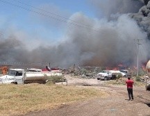 El humo en color negro se podía observar de diferentes puntos del municipio de Tlajomulco de Zúñiga. Cortesía / Protección Civil Jalisco