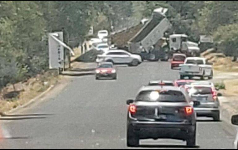 Hubo cuatro bloqueos en Mazamitla, luego de la balacera registrada ayer en ese municipio. ESPECIAL