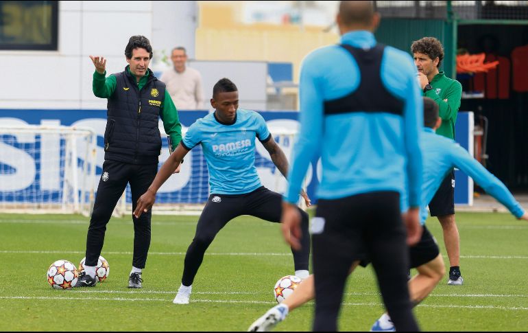 Unai Emery (izq.) espera que el Villarreal hoy pase de la excelencia ante el Liverpool. EFE/D. Castelló