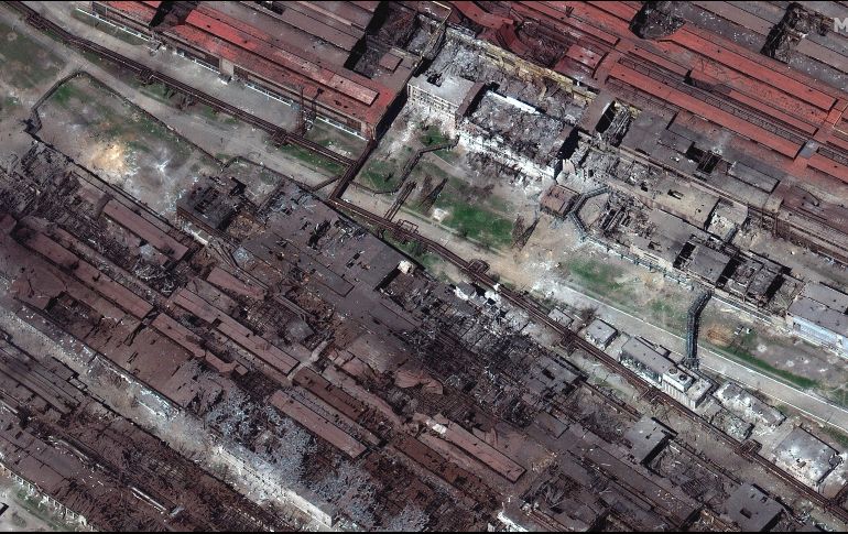 Unos 100 civiles fueron evacuados el fin de semana de la inmensa acería Azovstal de Mariúpol, una ciudad que está prácticamente bajo control ruso. EFE / ARCHIVO