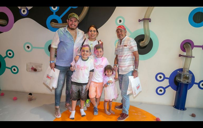 Óscar Alarid, Sofía Sánchez, Miguel Álvarez con Óscar, Santiago, Miguel y Anissa. GENTE BIEN JALISCO/Jorge Soltero