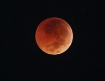 El eclipse de Luna sucede cuando la Tierra se interpone en el camino de la luz del Sol hacia la Luna. EFE / ARCHIVO