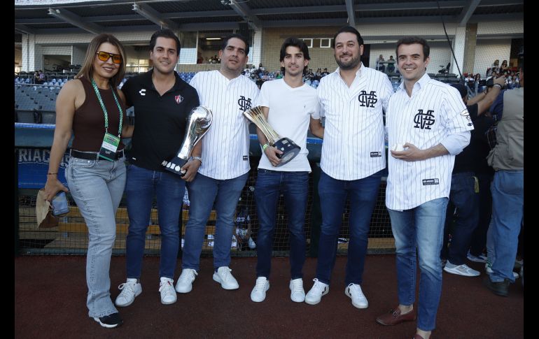 Karla Arroyo, Álvaro Lenois, Jorge Salles, Jorge Martín Del Campo, Manuel Salles y José Riestra. GENTE BIEN JALISCO/Claudio Jimeno