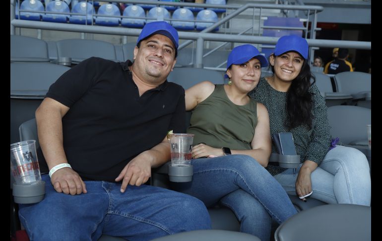 Héctor Bustos, Mayra Robles y Karla Espíndola. GENTE BIEN JALISCO/Claudio Jimeno