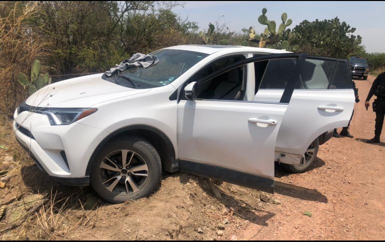 Los uniformados realizaron una inspección y en uno de los asientos de la camioneta encontraron una bolsa de plástico que contenía marihuana. CORTESÍA/SSEJ