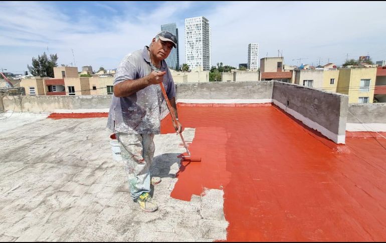 Algunos albañiles festejaron su día trabajando. EL INFORMADOR/E. GÓMEZ