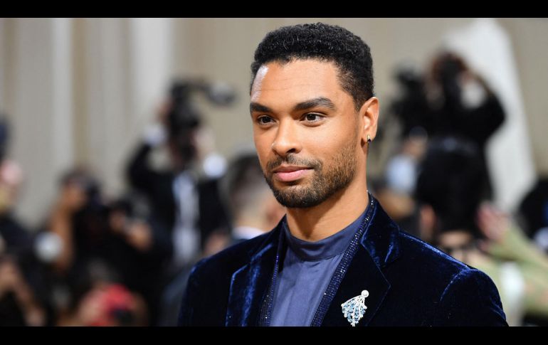 Regé-Jean Page asistió a la Met Gala 2022 en un traje firmado por Giorgio Armani. AFP/ Angela Weiss