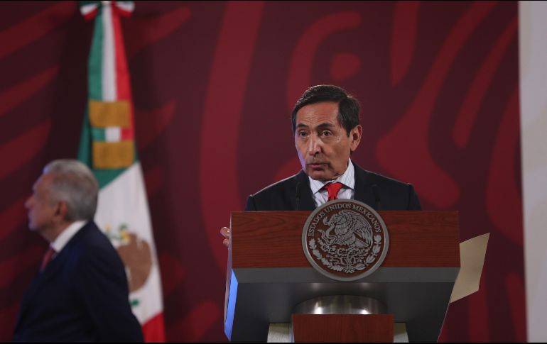 El secretario de Hacienda, Rogelio Ramírez de la O, participa en la conferencia mañanera de López Obrador este miércoles. EFE/S. Gutiérrez