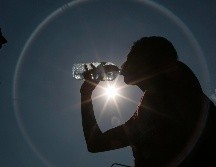 Evita un golpe de calor, usa ropa ligera e hidrátate con frecuencia. INFORMADOR/ARCHIVO