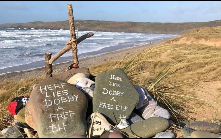 Guijarros con leyendas, cruces y hasta medias.