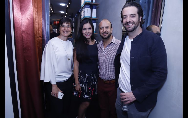 Mónica Larrazilla, Adriana Bañuelos, Julio Reza y Seco Amutio Morett. GENTE BIEN JALISCO/Claudio Jimeno