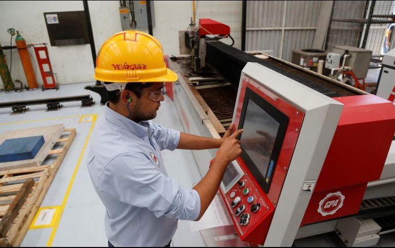 El IMSS destacó que los sectores económicos con el mayor crecimiento anual en puestos de trabajo formales son el de transportes y comunicaciones, construcción y el de transformación. EFE / ARCHIVO