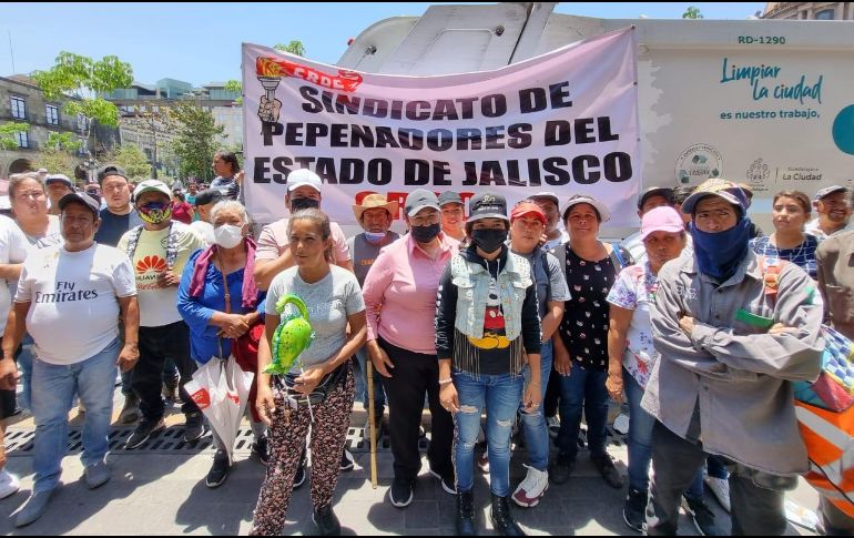 Los pepenadores denuncian que ya hay molestia y cansancio porque no se les da una respuesta favorable. EL INFORMADOR/E. Granados