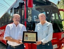 EL operador fue reconocido a través de las redes desde el momento del suceso, pero hoy se vio materializado el honor. TWITTER/ @TransporteJal