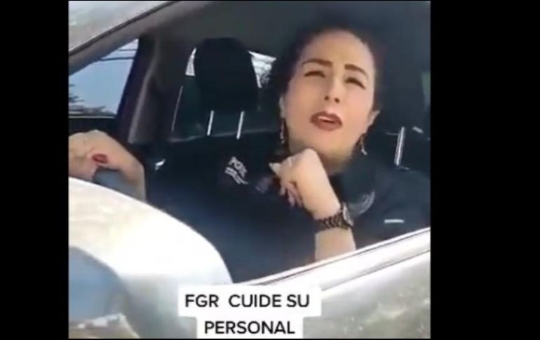 La FGR inició una investigación tras la difusión de videos de una mujer que amenaza a un hombre. ESPECIAL