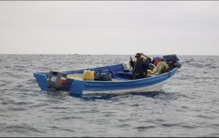 Elementos de la Secretaría de Marina (Semar) detectaron dos embarcaciones menores al sur del puerto Lázaro Cárdenas, Michoacán; la primera con cinco tripulantes a bordo y la segunda con tres. EFE / ARCHIVO