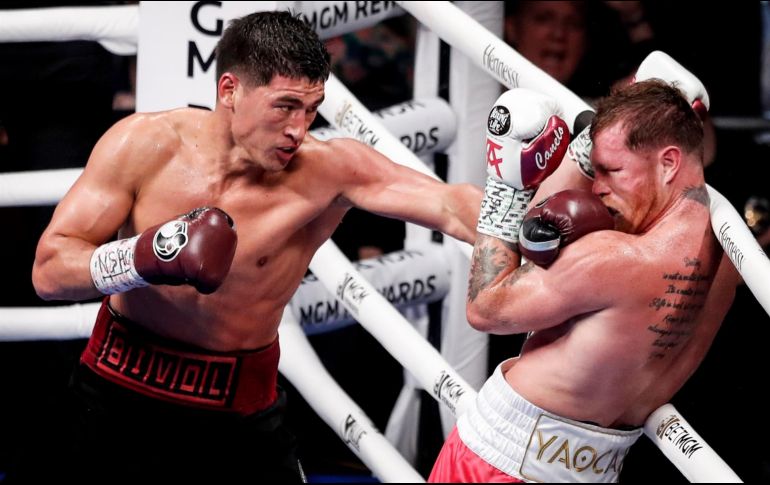 ”Canelo” Álvarez admitió que nunca se sintió cómodo en la pelea contra Dmitry Bivol. EFE / E. Laurent