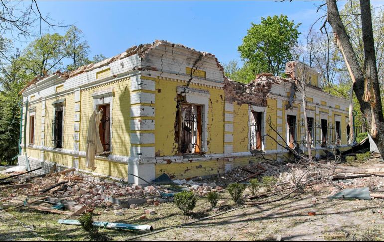 La escuela ocupa una superficie de 300 metros cuadrados, junto a la Casa de la Cultura, y estaba siendo utilizada como refugio por los ciudadanos. EFE / S. Kozlov