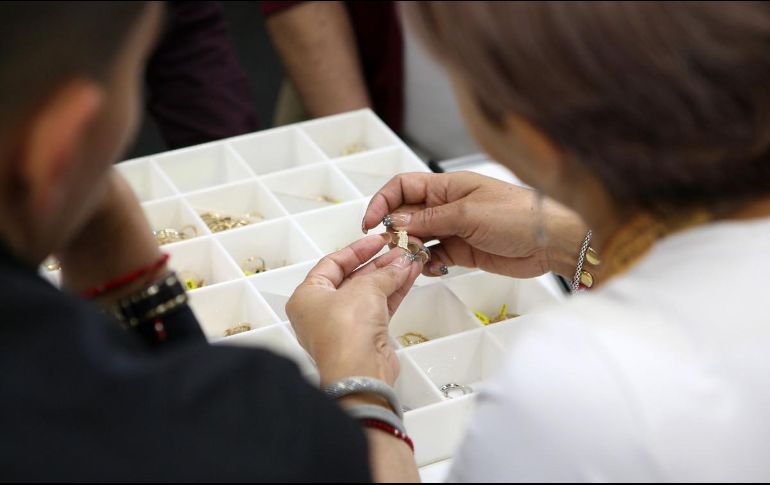 Entre las joyas que más se venden por este 10 de mayo se encuentran aquellas que pueden personalizarse o grabarse con nombres o fechas. EL INFORMADOR / ARCHIVO