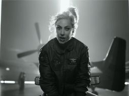 El video de “Hold my hand”, tuvo un estreno mundial en MTV, MTV Live y MTVU, así como en las vallas publicitarias de Paramount en Times Square, que han reforzado su campaña de difusión mundial este día. YOUTUBE / Lady Gaga