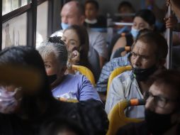 En el Periódico también se resaltó que se recomienda el uso continuo de cubrebocas en espacios públicos a quienes pertenecen a grupos vulnerables. EL INFORMADOR / ARCHIVO