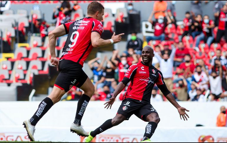 JULIO FURCH Y JULIAN QUIÑONES. Fernando Beltrán no tiene problema para hablar de la dupla de atacantes que ha llevado al Atlas a convertirse en un equipo protagonista. IMAGO7