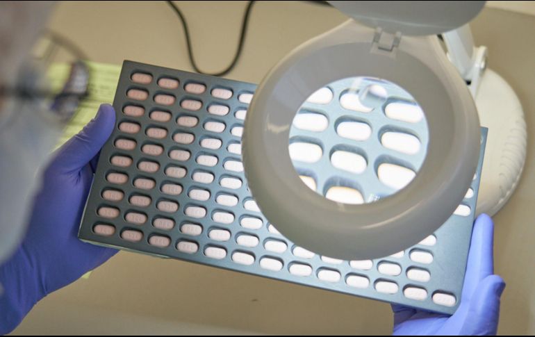 El tratamiento de Pfizer consiste en tres píldoras que se toman dos veces al día por cinco días. AP/ARCHIVO
