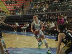 Joey Adams y Nadia Fingall comandaron la victoria del equipo tapatío al liderar la ofensiva con 21 y 17 unidades, respectivamente. CORTESÍA / Astros Femenil