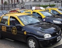 Un taxista encontró una manera original de ayudar a su hija a encontrar trabajo en Argentina. ESPECIAL