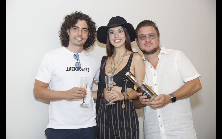 Carlos Flores, Lezly Diaz y Barro Rosales. GENTE BIEN JALISCO/Claudio Jimeno