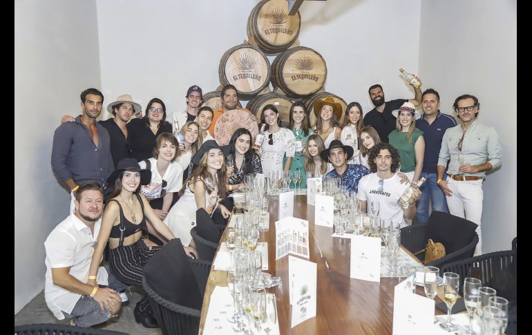 Influncers con los anfitriones Antonio y Polo Salles. GENTE BIEN JALISCO/Claudio Jimeno