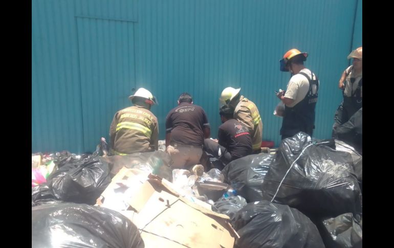 La volcadura ocurrió en la colonia El Refugio, en el municipio de San Pedro Tlaquepaque. ESPECIAL