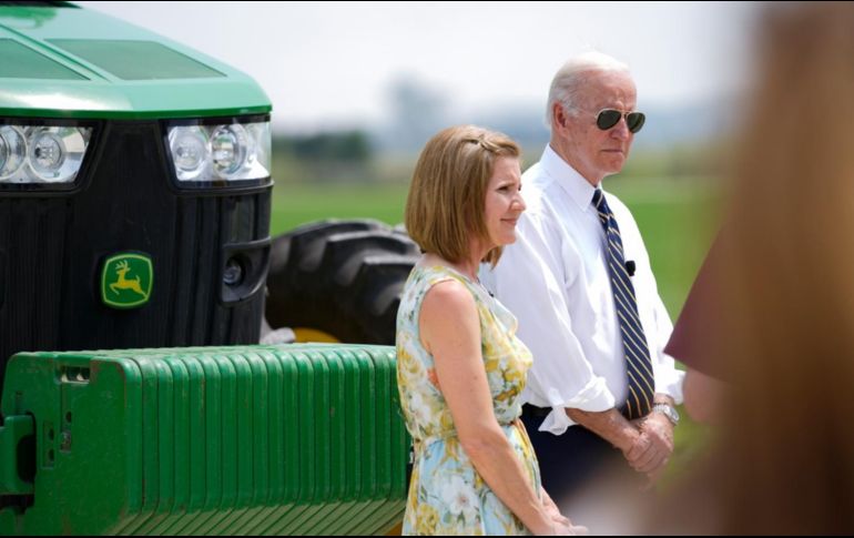 Joe Biden promete importar grandes cantidades de leche en polvo para bebés para combatir la escasez que vive su país. AP/A. Harnik