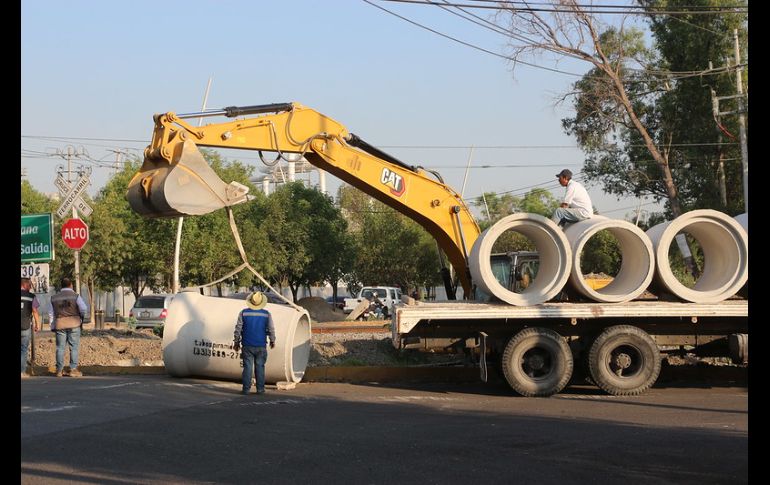 La construcción comenzó a ser inspeccionada por el alcalde de Tlajomulco, Salvador Zamora Zamora, y el secretario de Infraestructura y Obra Pública (SIOP), David Zamora Bueno. CORTESÍA / Gobierno de Tlajomulco