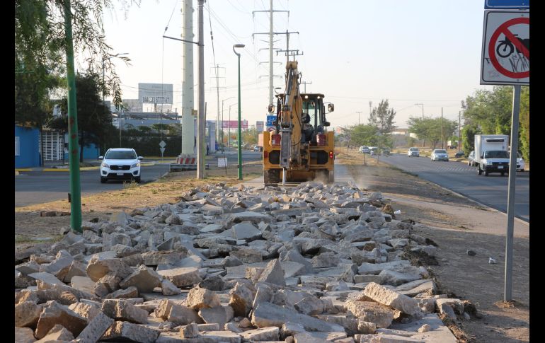 La construcción comenzó a ser inspeccionada por el alcalde de Tlajomulco, Salvador Zamora Zamora, y el secretario de Infraestructura y Obra Pública (SIOP), David Zamora Bueno. CORTESÍA / Gobierno de Tlajomulco