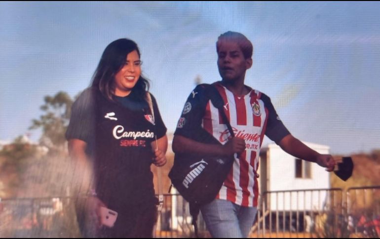 Margarita y su hijo Diego acudieron al Akron a ver el Clásico tapatío de Chivas vs Atlas. EL INFORMADOR/ G. GALLO